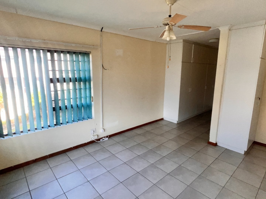 3 Bedroom Property for Sale in Wavecrest Eastern Cape